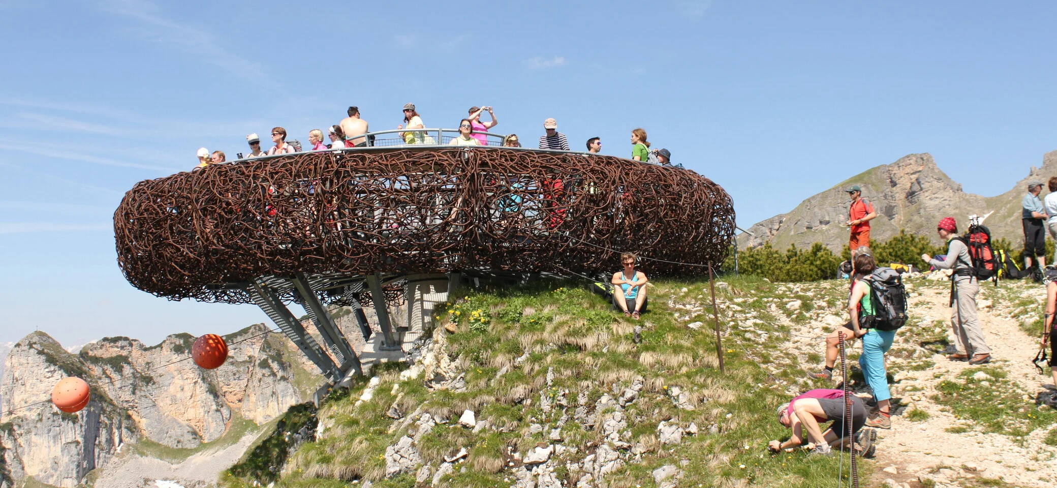 Adlerhorst auf dem Gschöllkopg | © DAV/Steffen Reich Auf dem 2.039 Meter hohen Gschöllkopf thront eine großzügige Aussichtplattform – sie sieht aus wie ein Adlerhorst | © DAV/Steffen Reich